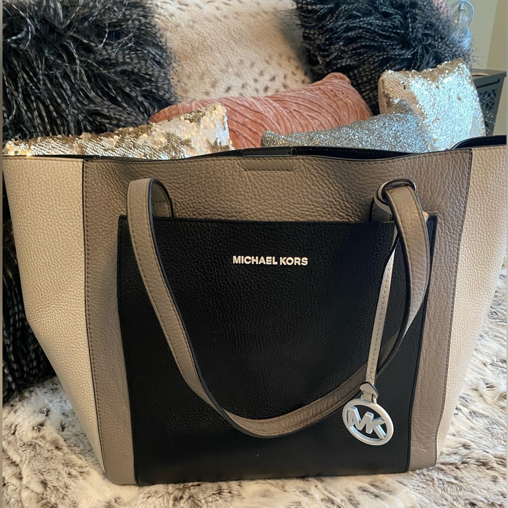 Large black and white Michael Kors tote